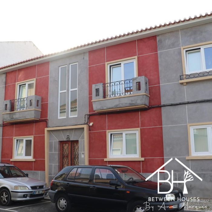 Arrenda-se renovado com logradouro