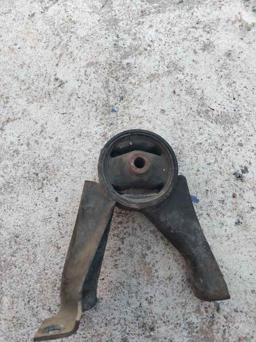 Подушка двигуна передня Mitsubishi Outlander 1  MR554791