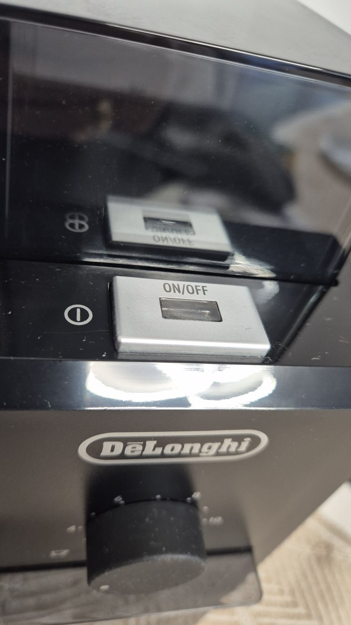 Młynek do kawy Delonghi KG79