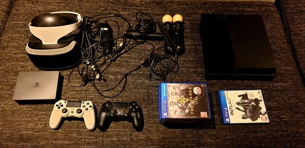 Ps 4 500 GB, plus vr i gry. Bogaty zestaw. Widoczny na zdjęciach.