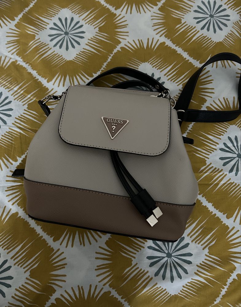 Mochila Guess comp nova