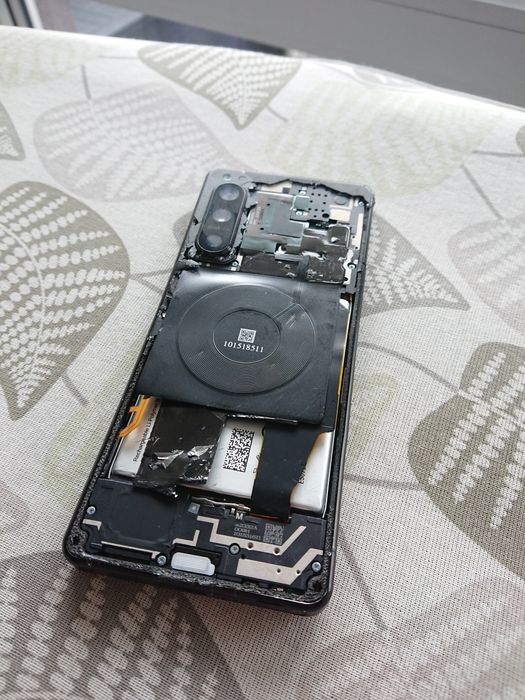 Uszkodzona Xperia 5 IV na czesci