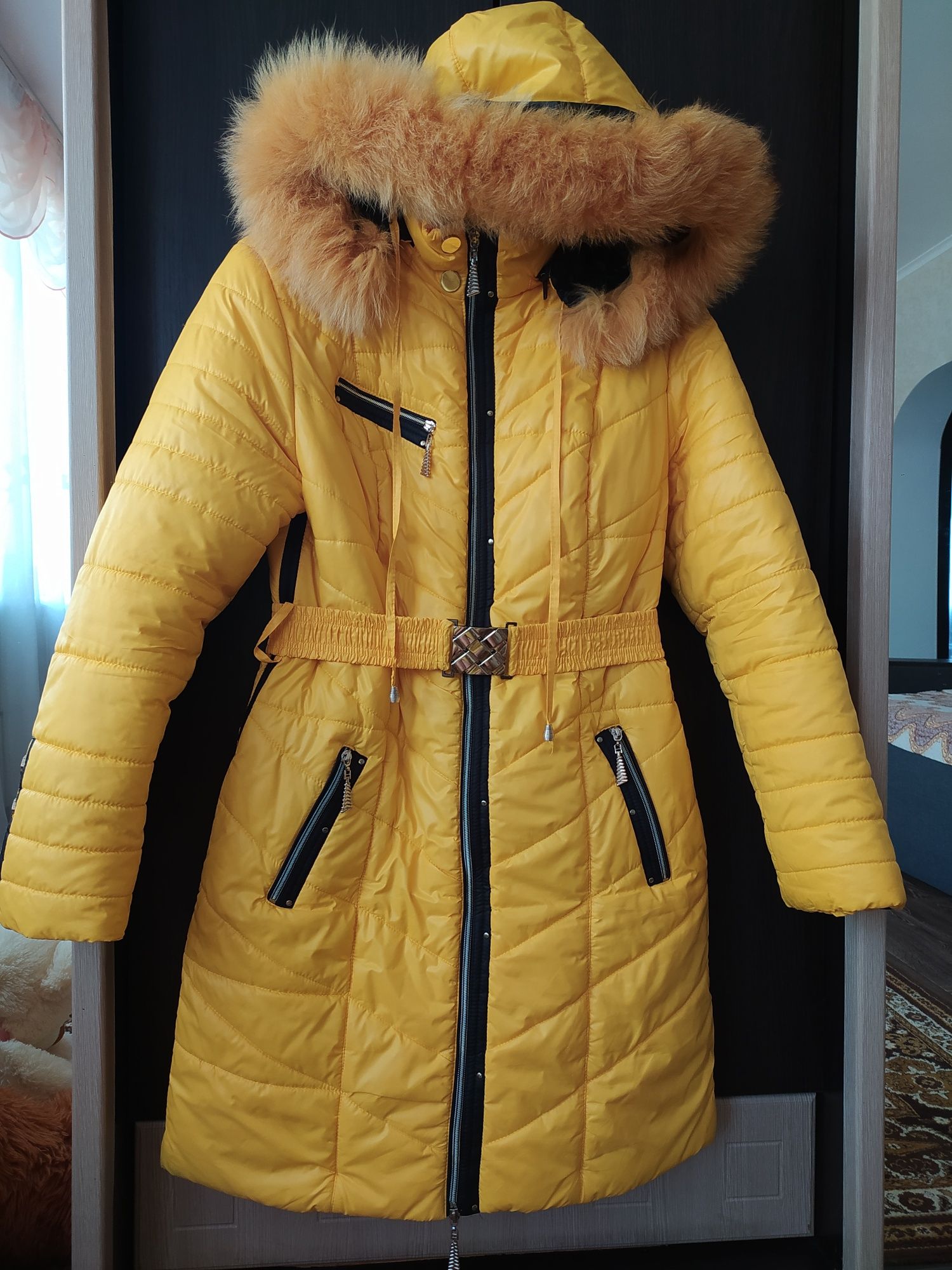 Зимове пальто жовте