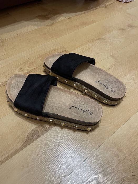 Літнє взуття ( шльопанці )