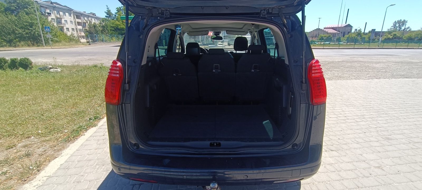 Peugeot 5008 2011 рік