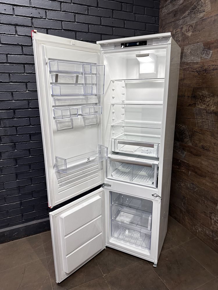 Вбудований холодильник Electrolux ENN3074EFW, доставка, гарантія