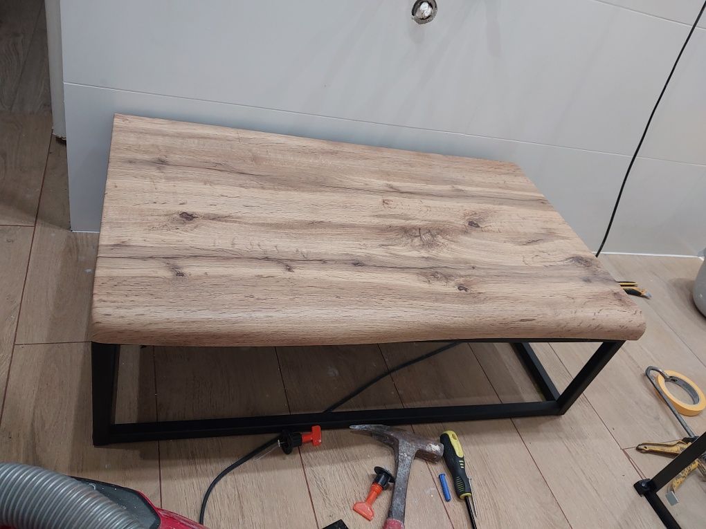 Konsola pod umywalkę łazienkową w stylu loft