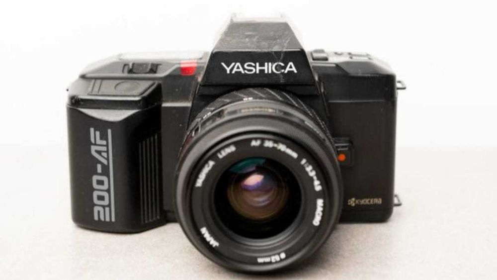 Yashica 200 AF + 35-70mm f3,3-4,5 Macro