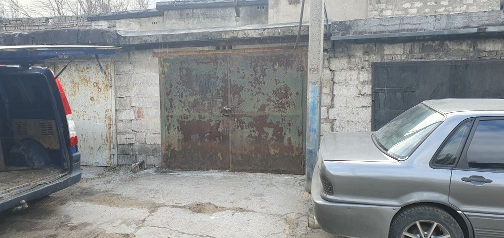 Продам гараж (два гаража) под бизнес