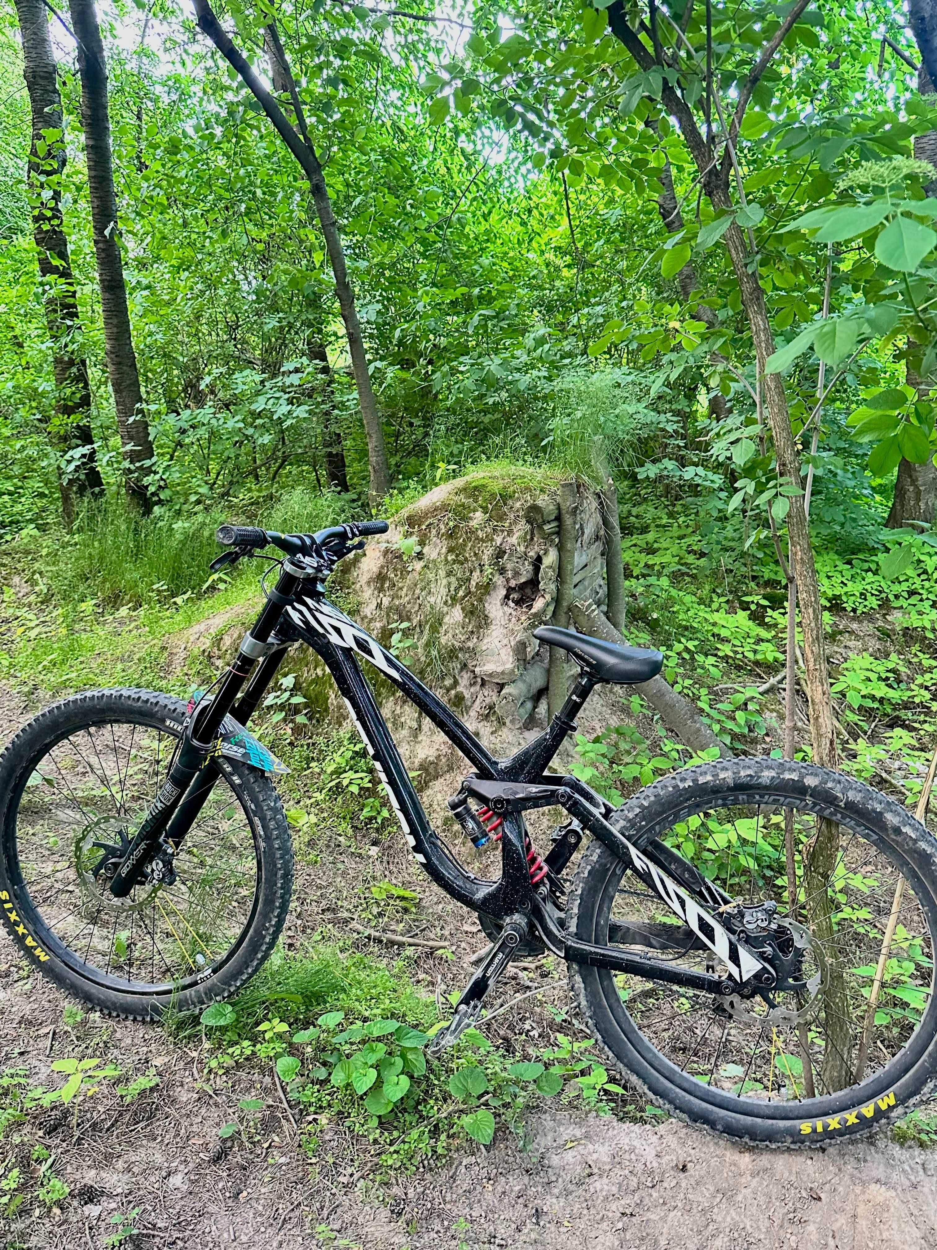 NS Bikes Fuzz 27.5 M Dh Boxxer ultimate, Fox Kasihma Shimano saint/zee
