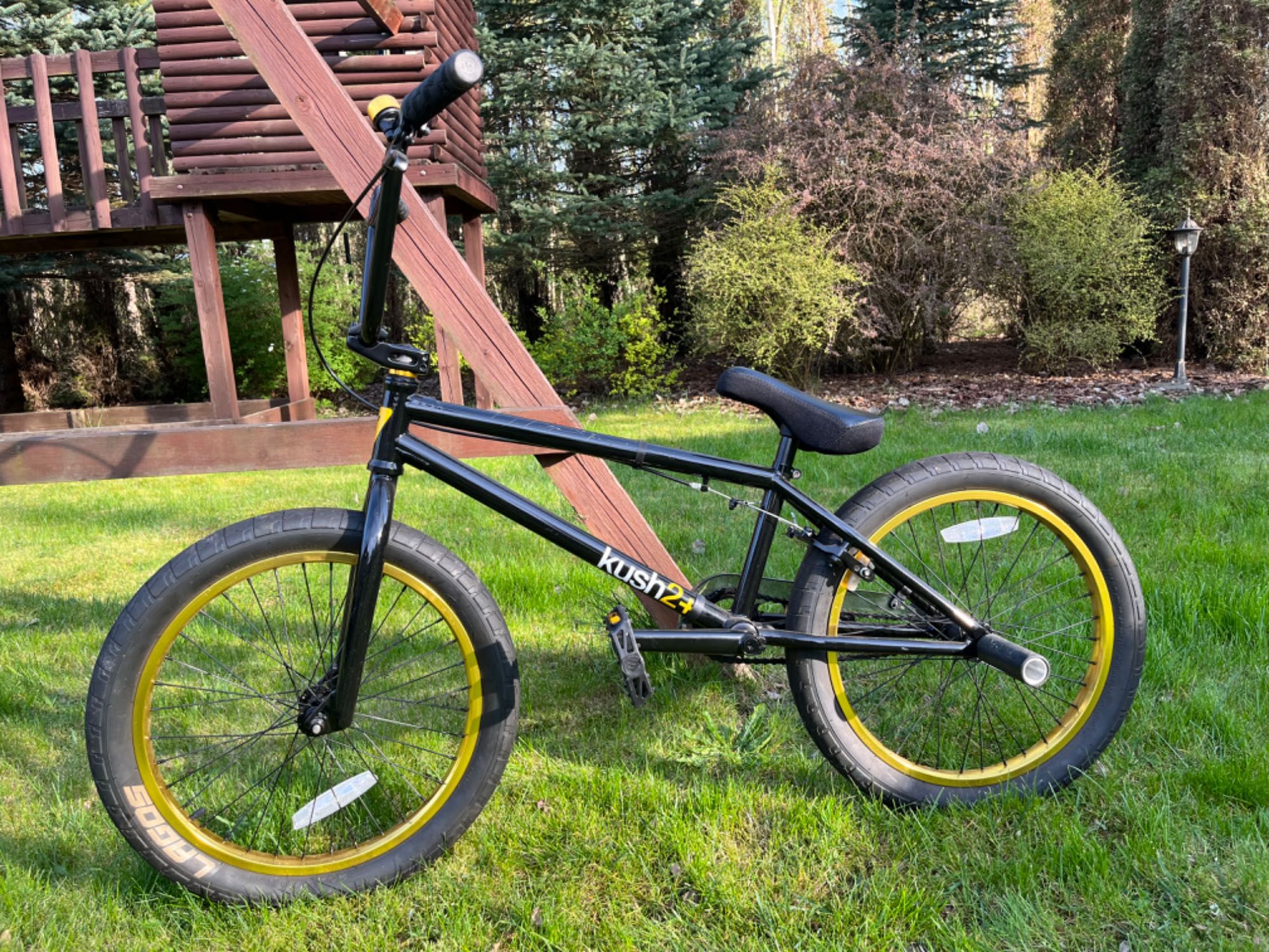 Rower BMX Mafiabikes Kush2+ black gold koło 20 pegi wyczynowy