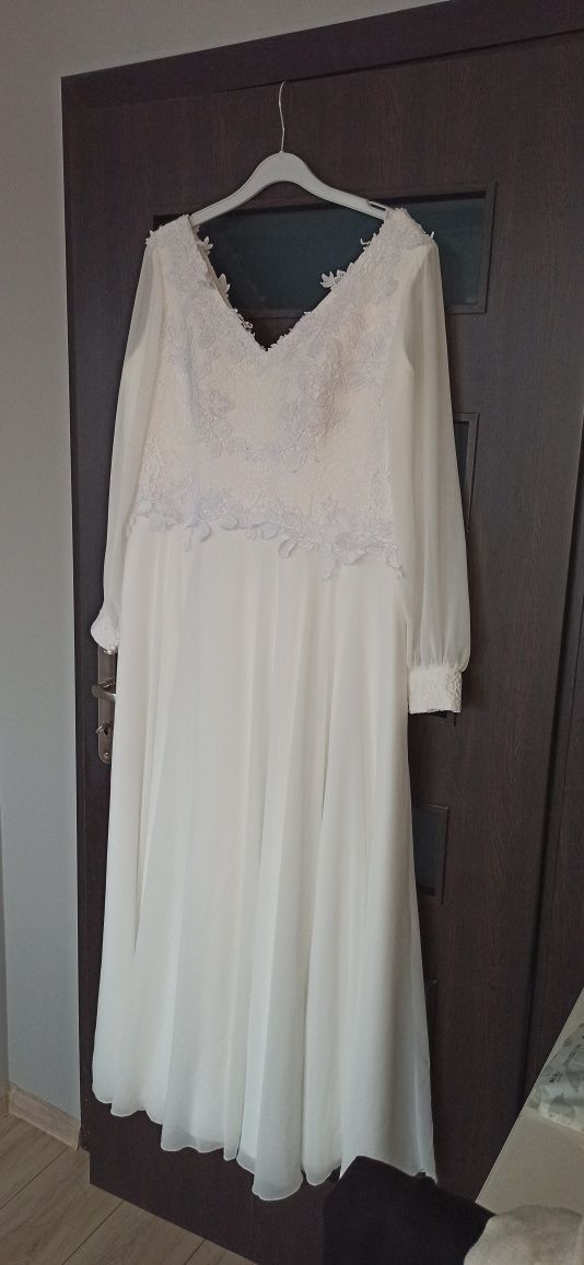 Suknia ślubna plus size