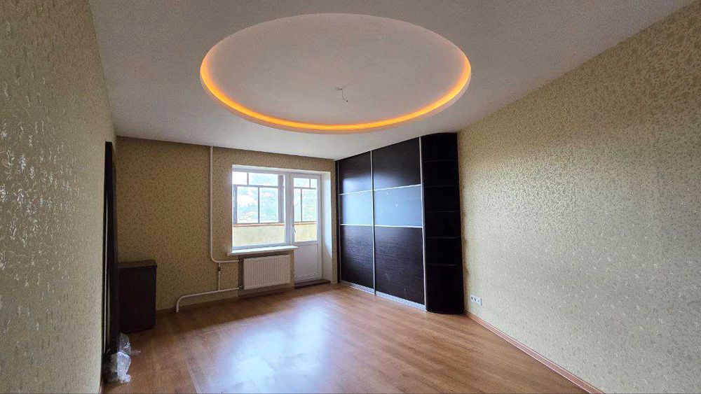 Продається 4-кімнатна квартира на вул. Земська, Сертифікат