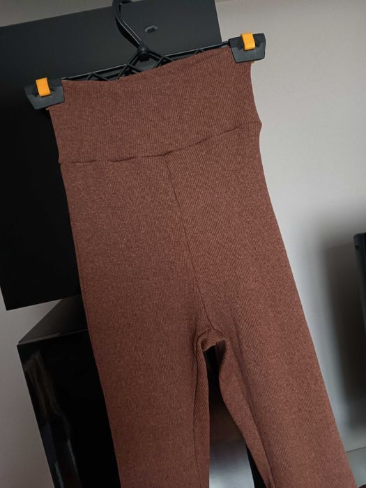 Nowe prążkowane spodnie flare pakuten wysoki stan legginsy bawełna