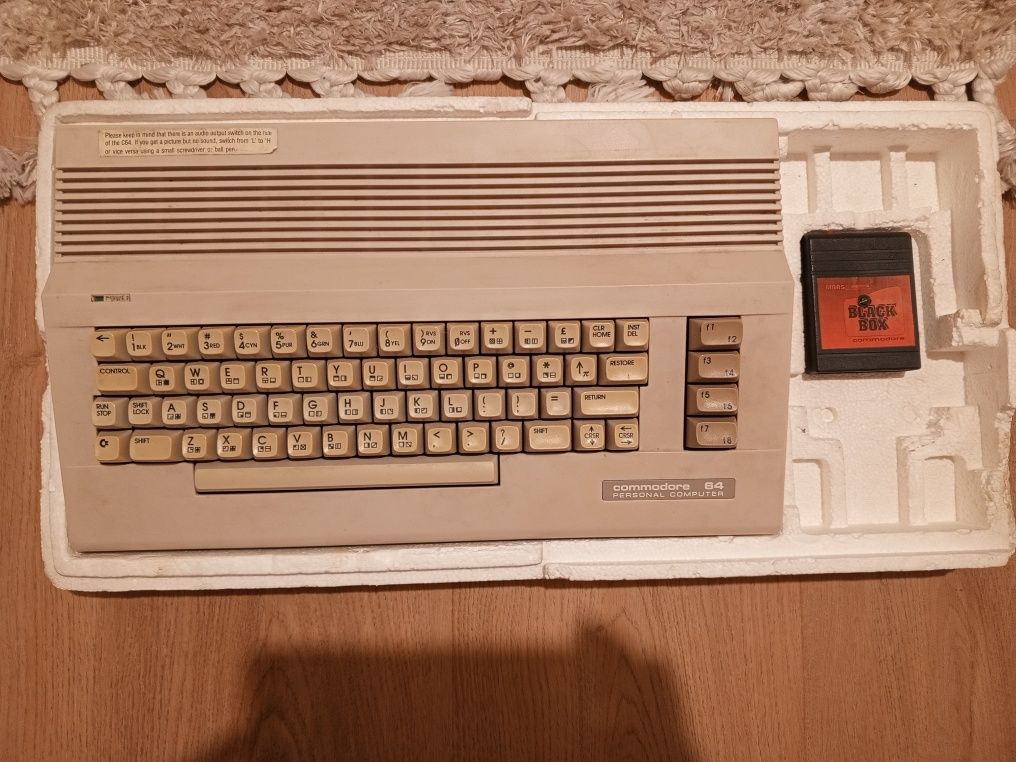 Sprzedam komputer commodore C64