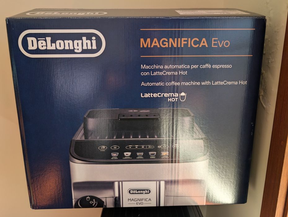 Máquina de Café DeLonghi Magnifica Evo Muito nova com Garantia