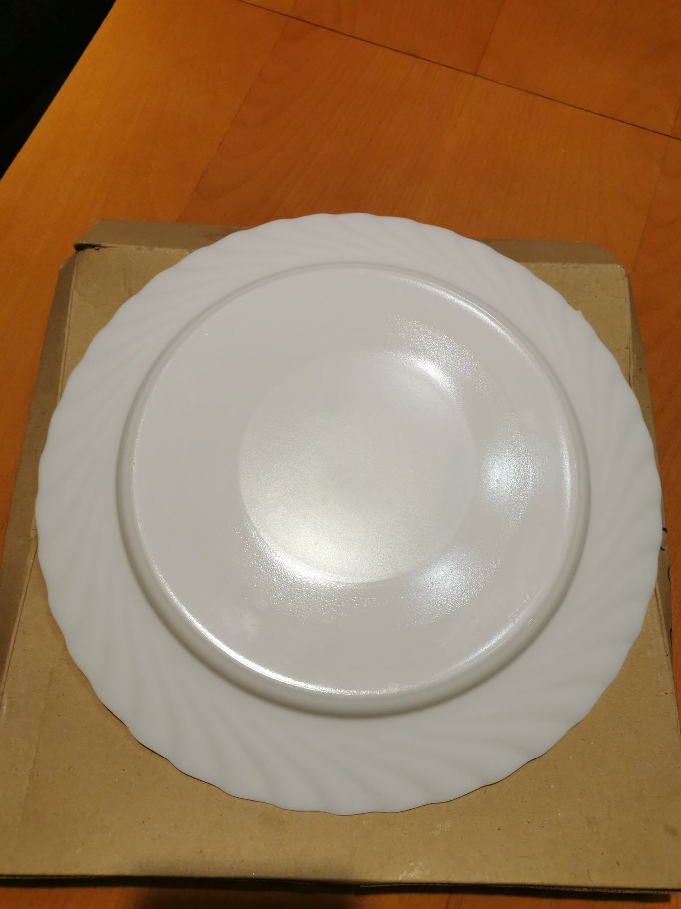 Duży talerz Arcopal biały 31 cm