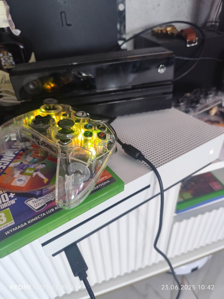 Xbox one S + Kinect + Gry + pad z podświetleniem RGB