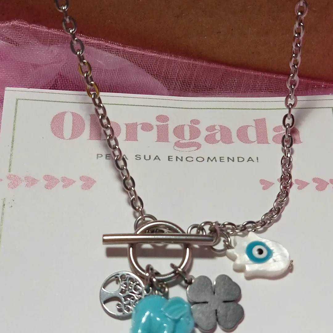 Colares, brincos e pulseiras em aço inoxidável