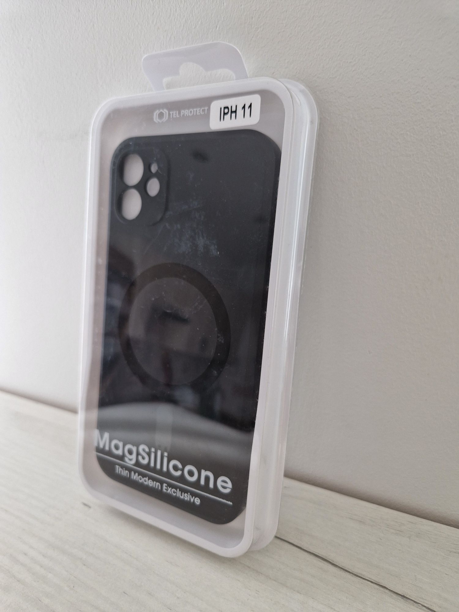 TEL PROTECT MagSilicone Case do Iphone 11 czarny.