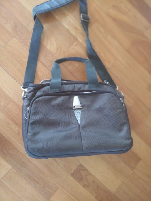 Necessaire marca Delsey excelente estado