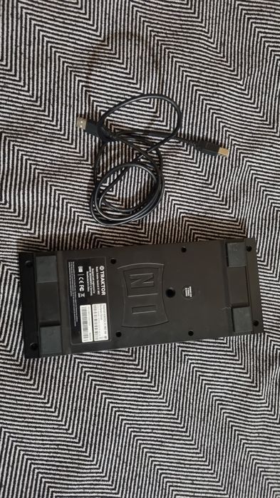 DJ-контролер Native Instruments Traktor Kontrol X1 MK2
DJ-контролер Na