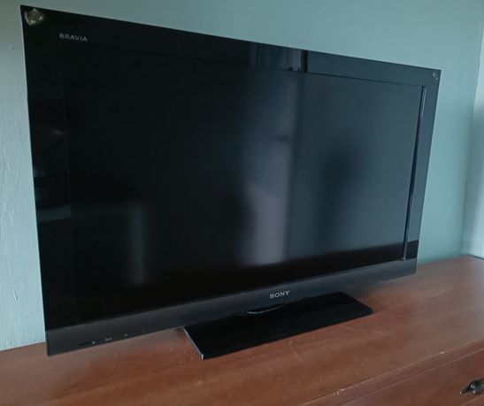 Telewizor SONY z podstawką i Smart Box TV