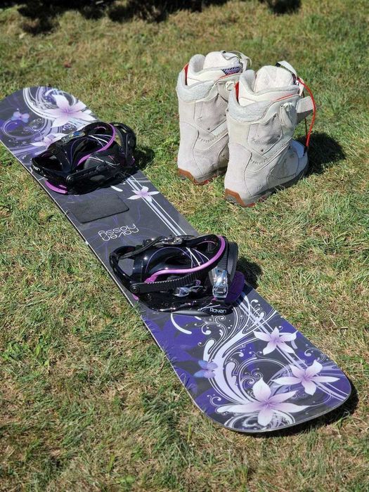 Deska snowboardowa Raven 151 cm z wiązaniami, jak nowa