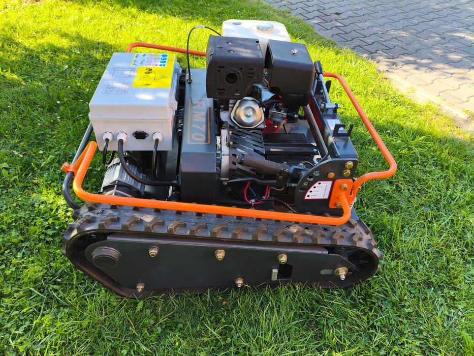 Robot koszący na gąsienicach, zdalnie sterowany