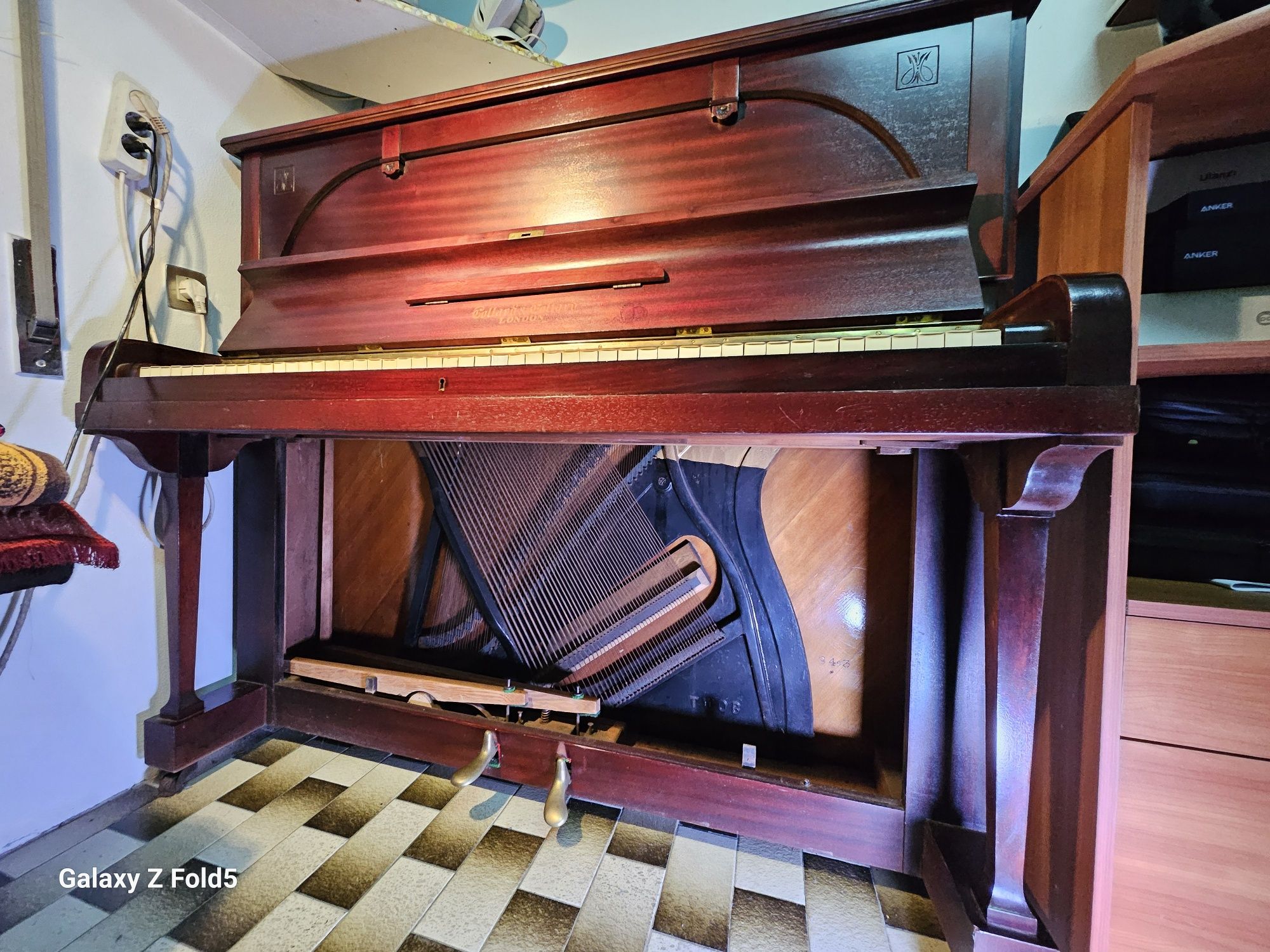 Piano vertical para restauro ou decoração