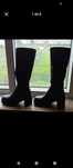 Botas pretas novas