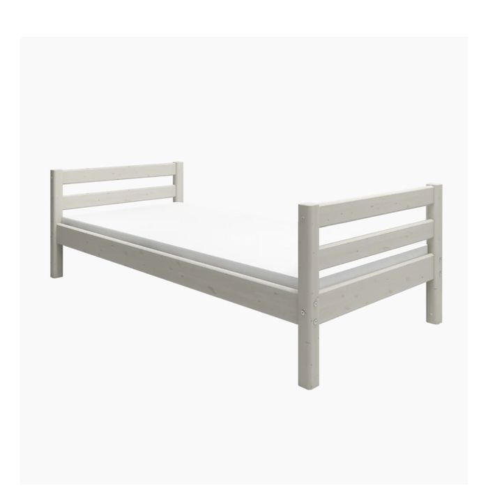 Beliche ou 2 camas de solteiro com panos decorativos