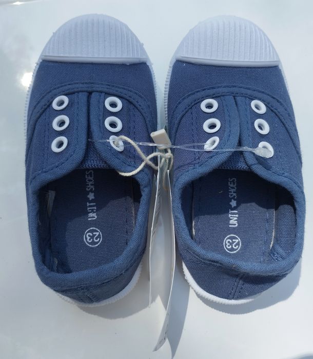 Sapatilhas Azuis Novas da Unit Shoes