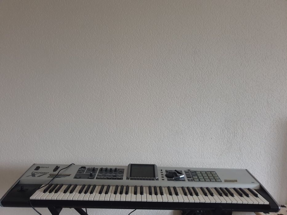 Roland Fantom X7 в гарному стані.