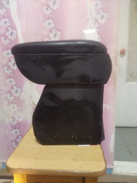 Подлокотник в машину