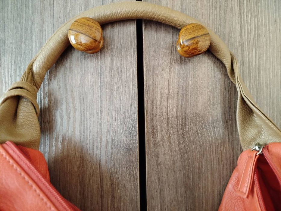 Сумка женская вместительная. Внутренние карманы