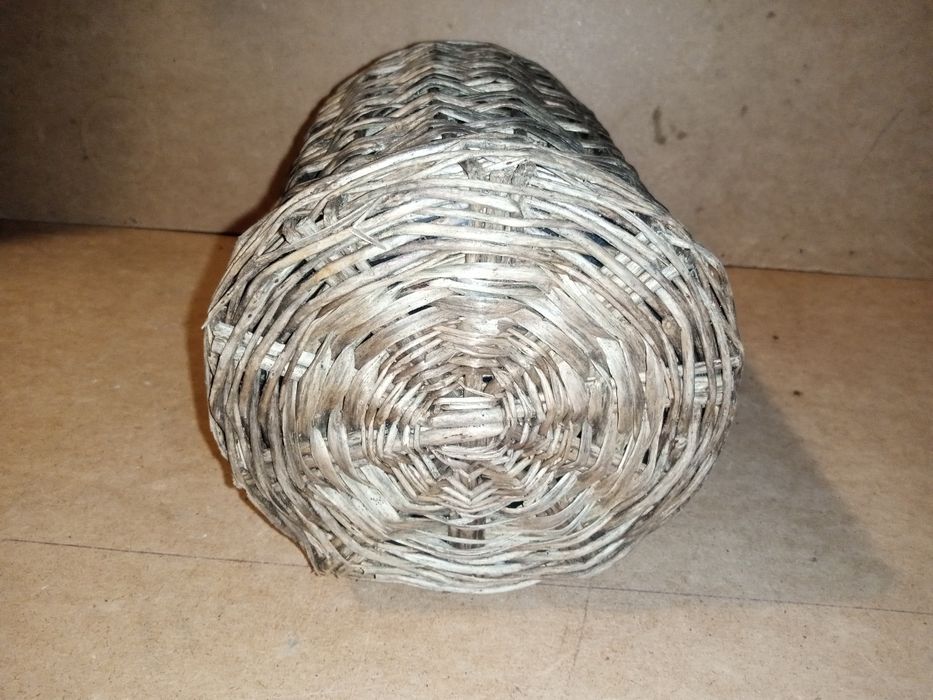 Бутиль обплетенний лозою з ручкою на 5 л.