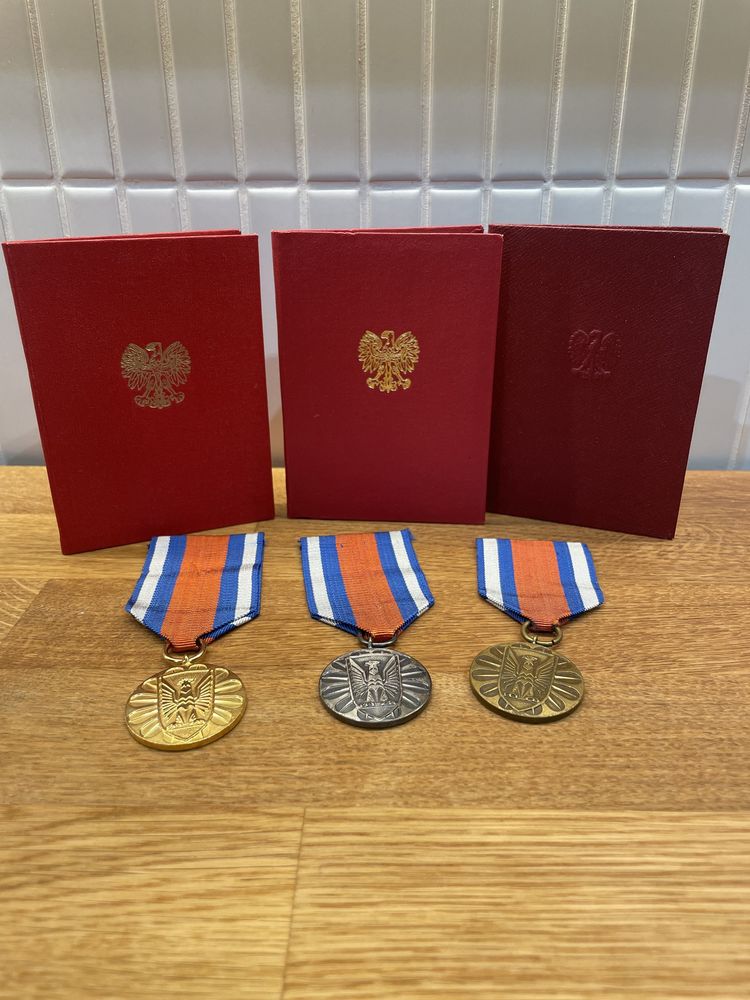 Komplet medali PRL za zasługi w ochronie porządku publicznego