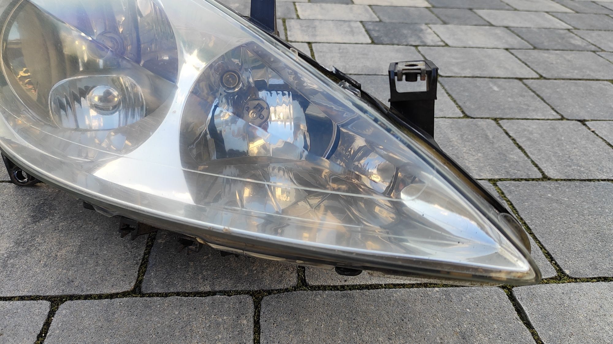 Lampa prawa przednia przód Peugeot 307 Valeo Europa