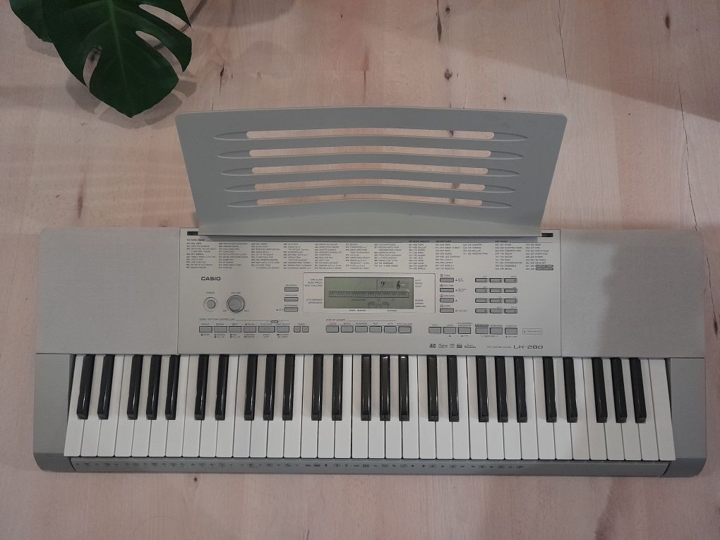 Keyboard casio LK-280