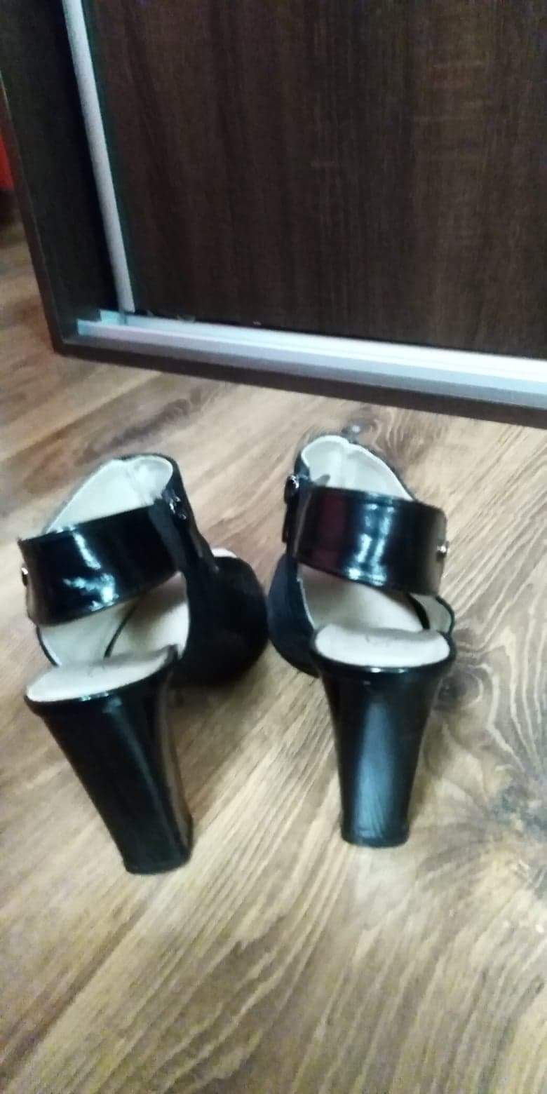 Super buty skórzane  na słupku r.40