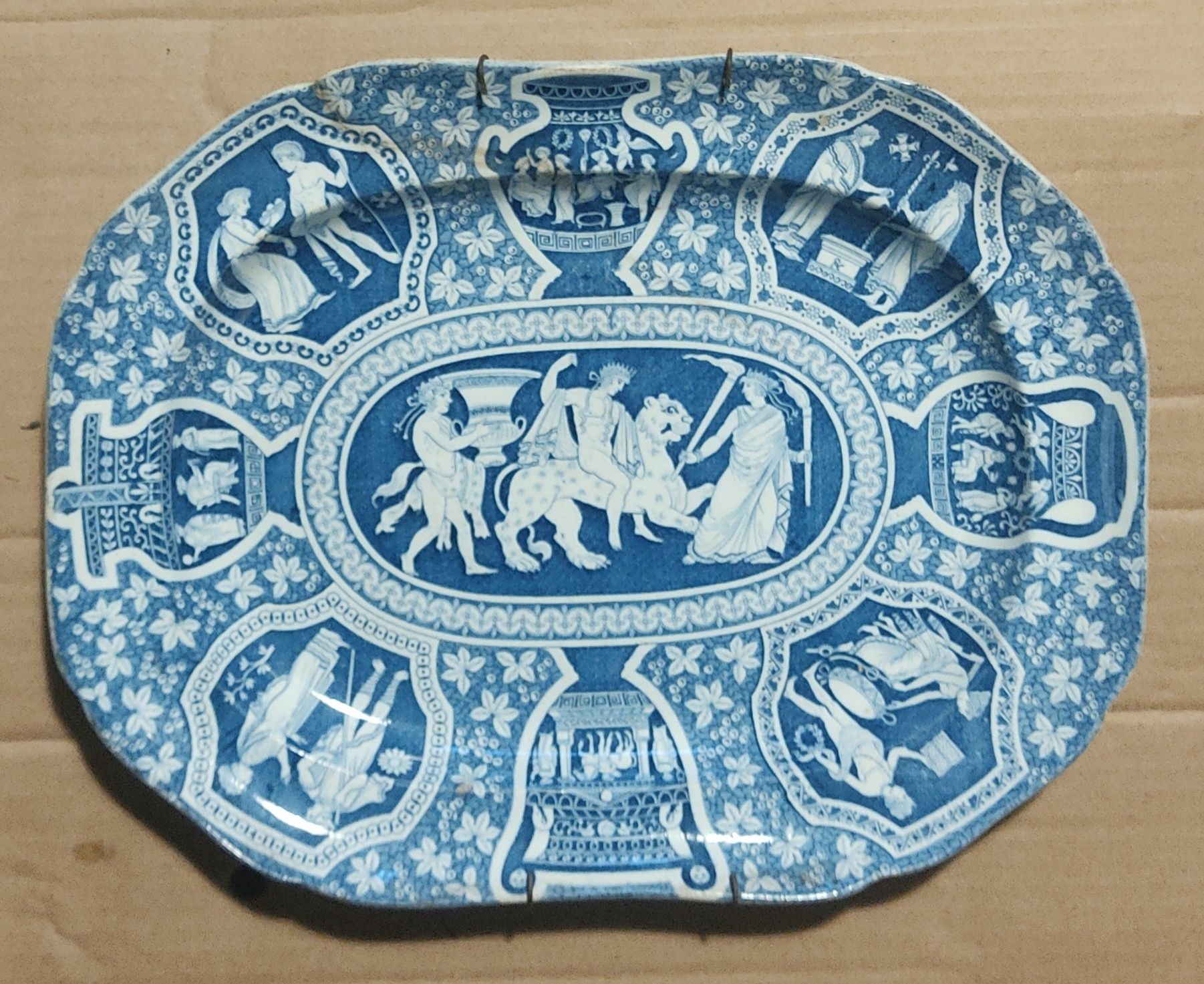 Vintage: Prato de cerâmica bastante antigo com padrão grego da Spode