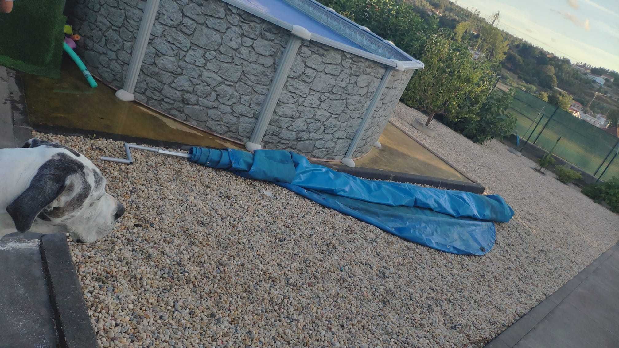 Piscina de superfície - TELA RASGADA