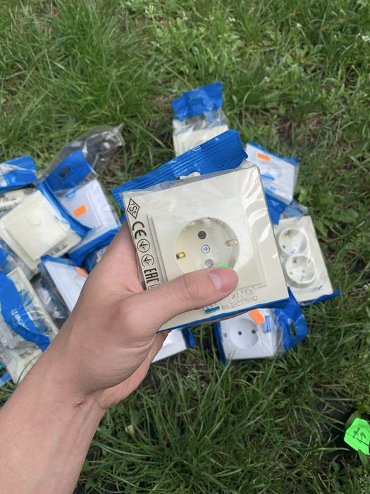 Розетки одинарні,вимикачі накладні врізні влючатели Mono ТУРЦИЯ