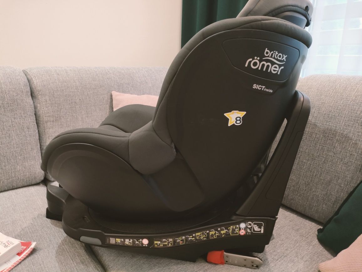 Fotelik obrotowy britax roomer M-isize