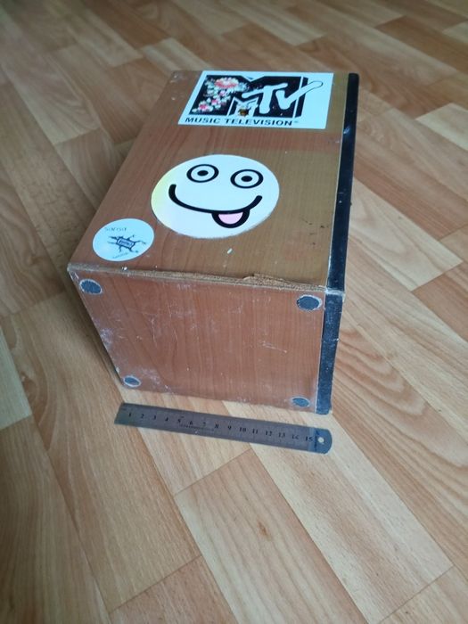 Корпус колонки з фазоінвертором