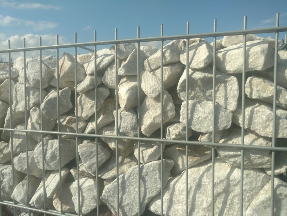 Kamień granit łupek czerwony Vanga gabion gabiony do koszy gabionów