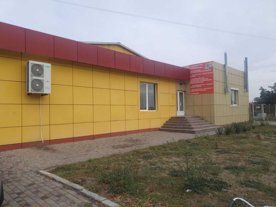 Оренда 40 кв.м. перший поверх  в центрі Чорнобаю з водою