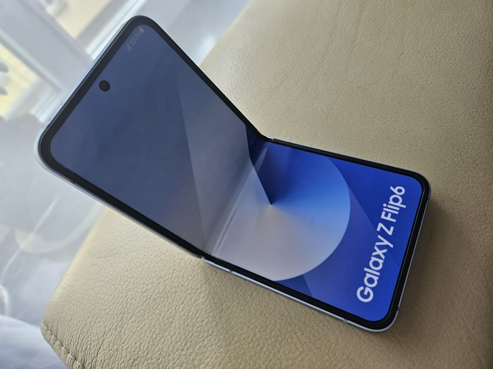 Atrapa telefonu Samsung Galaxy Flip 6