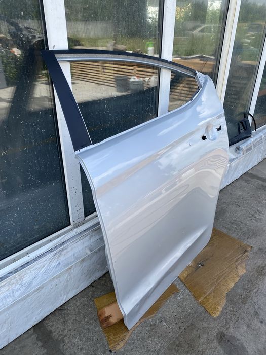 Двері задня ліва Hyundai Elantra 17-20 дефект вмятина н.732